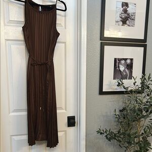 Elegant Brown Sleeveless Pleated Dress